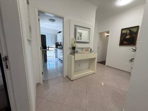 T2 com Excelente Localização no Fogueteiro - Seixal