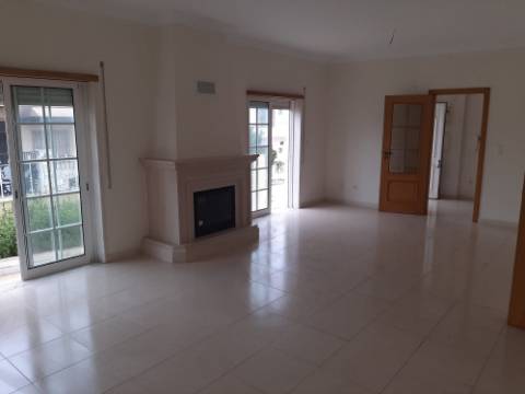 Moradia com 3 quartos em Vialonga