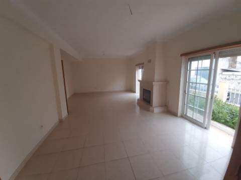 Moradia com 3 quartos em Vialonga