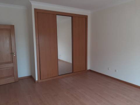 Moradia com 3 quartos em Vialonga