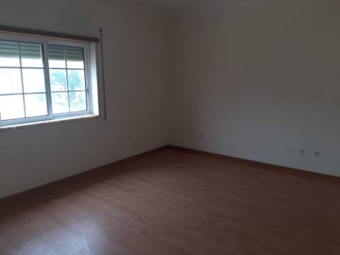 Moradia com 3 quartos em Vialonga