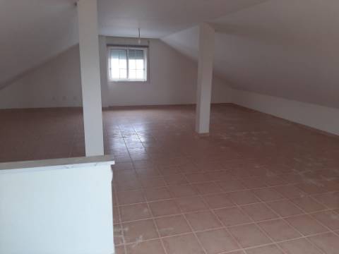 Moradia com 3 quartos em Vialonga