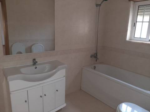 Moradia com 3 quartos em Vialonga