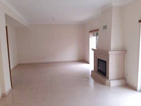 Moradia com 3 quartos em Vialonga