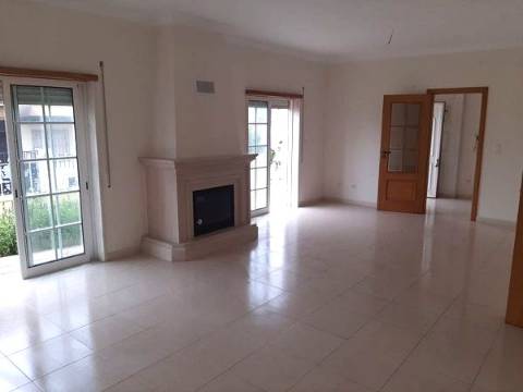 Moradia com 3 quartos em Vialonga