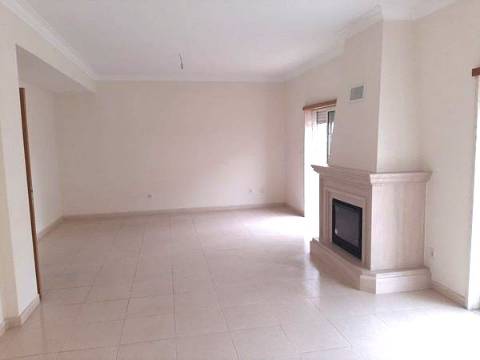 Moradia com 3 quartos em Vialonga