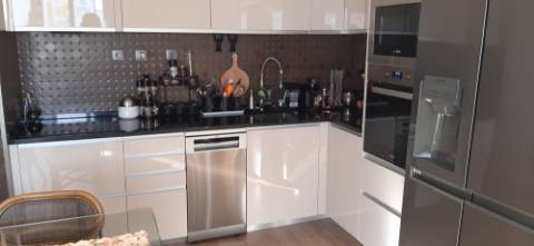 Apartamento T1 com vista de mar a 2 minutos da praia a pé
