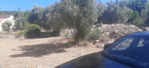 Terreno para construção 800m, pode ser 2 geminadas e 2 moradias individuais