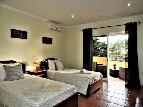 Paradisiaco hotel rural em Sáo Brás de Alportel, localizado no topo de uma colina com vista mar