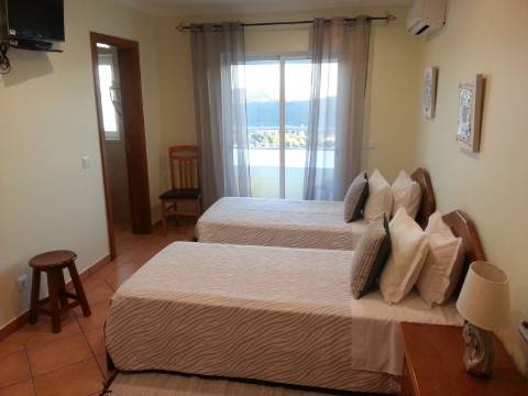 Paradisiaco hotel rural em Sáo Brás de Alportel, localizado no topo de uma colina com vista mar