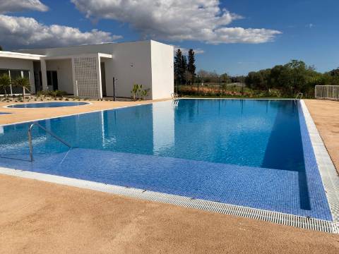 T2 em condomínio com piscina em vilamoura