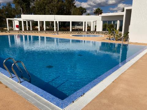 T2 em condomínio com piscina em vilamoura
