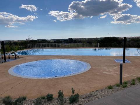 T2 em condomínio com piscina em vilamoura