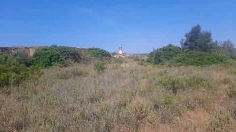 Terreno com 3 Ruinas em Vale Judeu