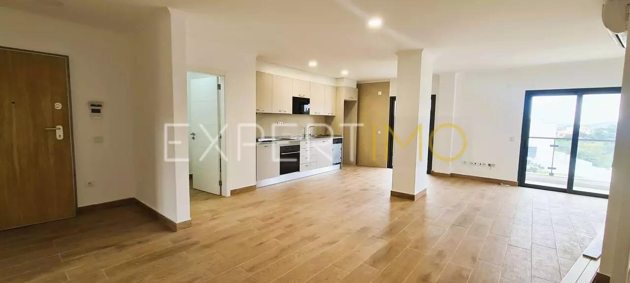 Apartamento novo - 2 quartos, grande terraço - zona calma de Loulé