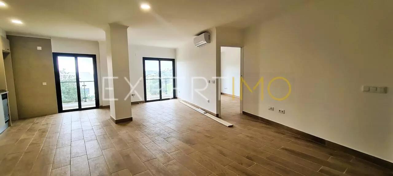 Apartamento novo - 2 quartos, grande terraço - zona calma de Loulé