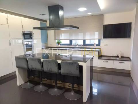 Moradia Imponente, T5 à venda em Seia na Serra da Estrela