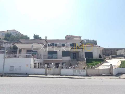 Moradia Imponente, T5 à venda em Seia na Serra da Estrela