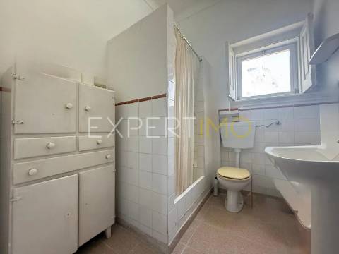 Quinta com Potencial Urbanístico- Projeto para 13 Moradias Carregado