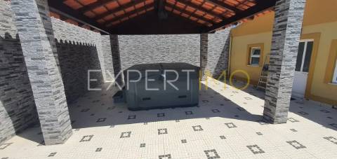 Moradia Isolada T5 com piscina