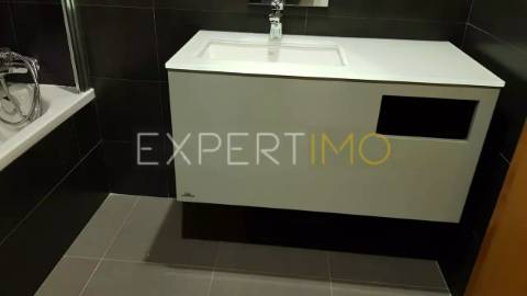 Apartamento T2 em Vila Nova Tazem