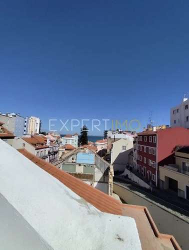 Apartamento T2 com vista de rio