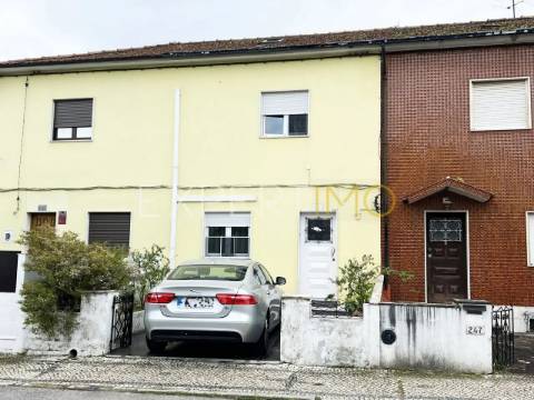 Moradia T4 com 278m2 com jardim e espaço externo, Bairro Norton de Matos, Coimbra