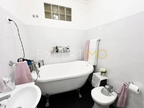 Moradia T4 com 278m2 com jardim e espaço externo, Bairro Norton de Matos, Coimbra