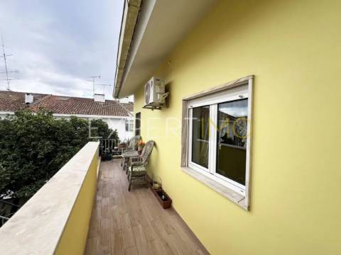 Moradia T4 com 278m2 com jardim e espaço externo, Bairro Norton de Matos, Coimbra