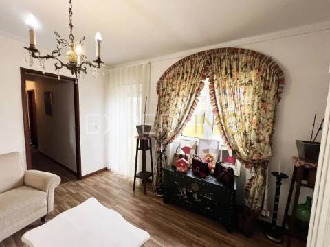 Moradia T4 com 278m2 com jardim e espaço externo, Bairro Norton de Matos, Coimbra