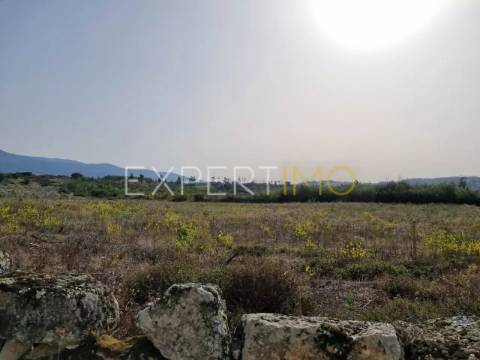 Terreno com acesso pela EN 17 Gouveia-Seia