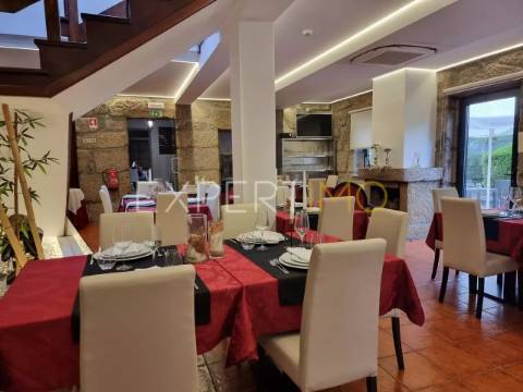 Casa em Granito com grande potencial