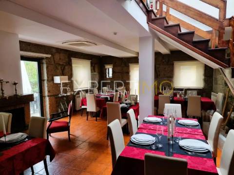 Casa em Granito com grande potencial