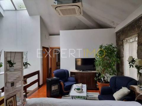 Casa em Granito com grande potencial