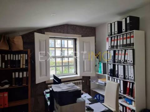 Casa em Granito com grande potencial