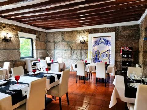 Casa em Granito com grande potencial