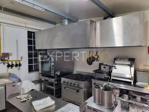 Casa em Granito com grande potencial