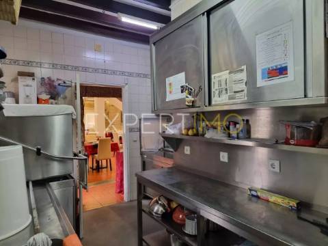 Casa em Granito com grande potencial