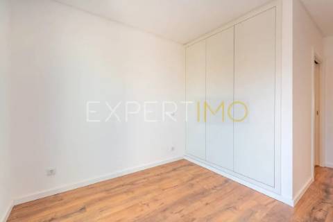 Apartamento T2 NOVO com garagem, arrecadação e piscina