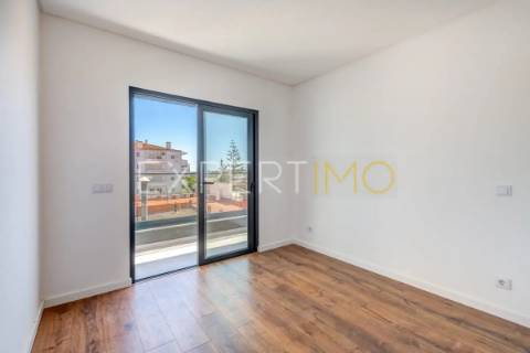 Apartamento T2 NOVO com garagem, arrecadação e piscina