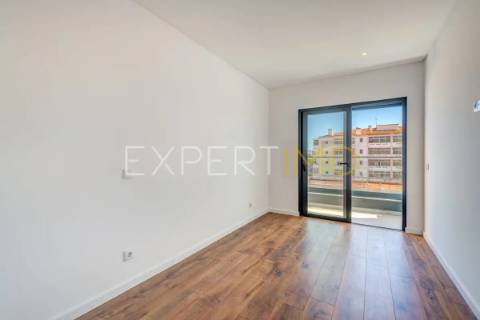 Apartamento T2 NOVO com garagem, arrecadação e piscina