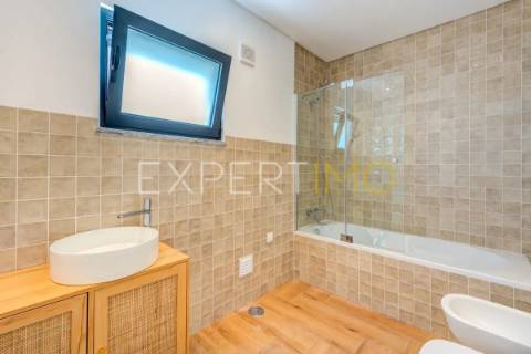 Apartamento T2 NOVO com garagem, arrecadação e piscina