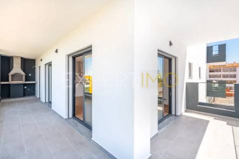 Apartamento T2 NOVO com garagem, arrecadação e piscina