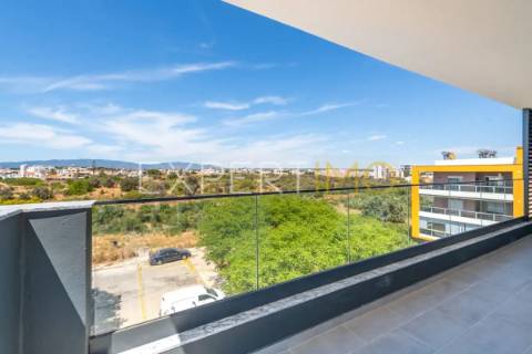 Apartamento T2 NOVO com garagem, arrecadação e piscina