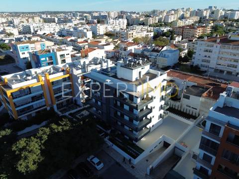 Apartamento T2 NOVO com garagem, arrecadação e piscina