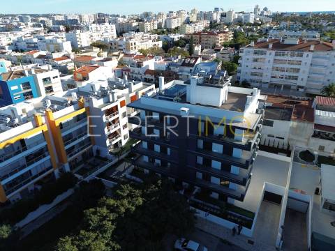 Apartamento T2 NOVO com garagem, arrecadação e piscina