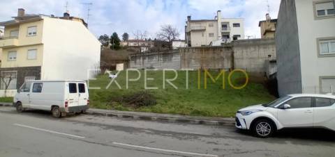 Terreno para Construção de Moradia Geminada - Localização em Zona Residencial - Bragança