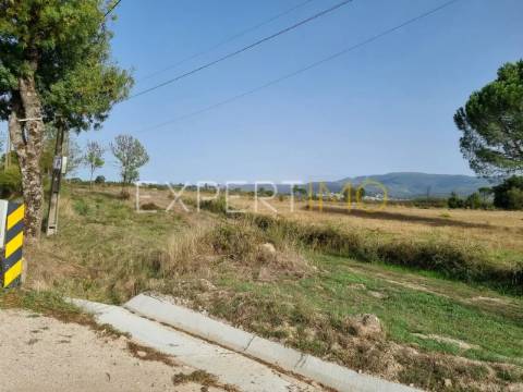 Terreno ao lado da EN 17 Gouveia-Seia
