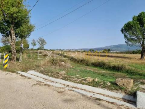 Terreno ao lado da EN 17 Gouveia-Seia