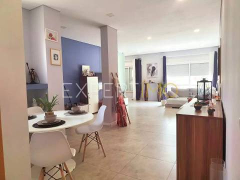 Apartamento T3, com 3 lugares de parqueamento a 10 minutos Lisboa